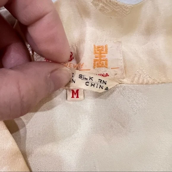 Longevity Hangzhou China. Women Light gold robe. 100% Silk. Size : M - Picture 5 of 12